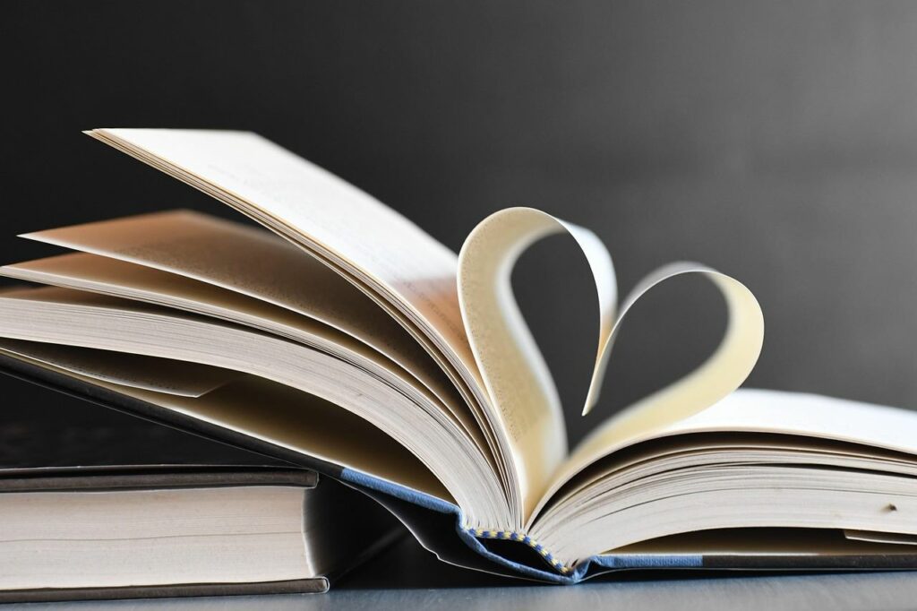 livre ouvert en cœur