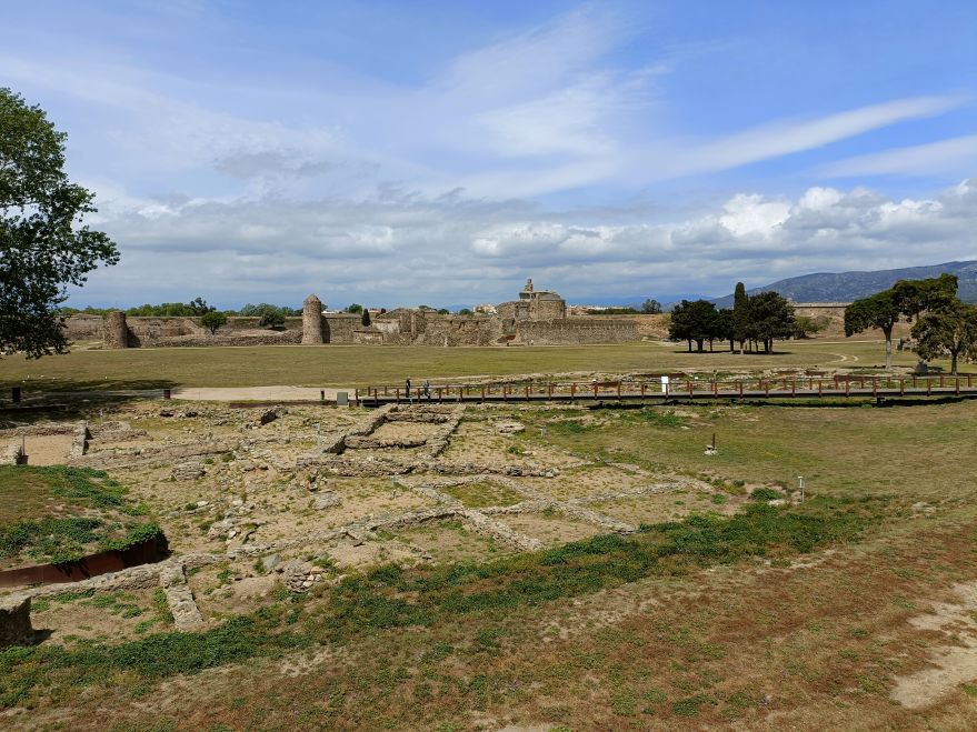 Citadelle de Roses en Espagne, escale paisible en famille
