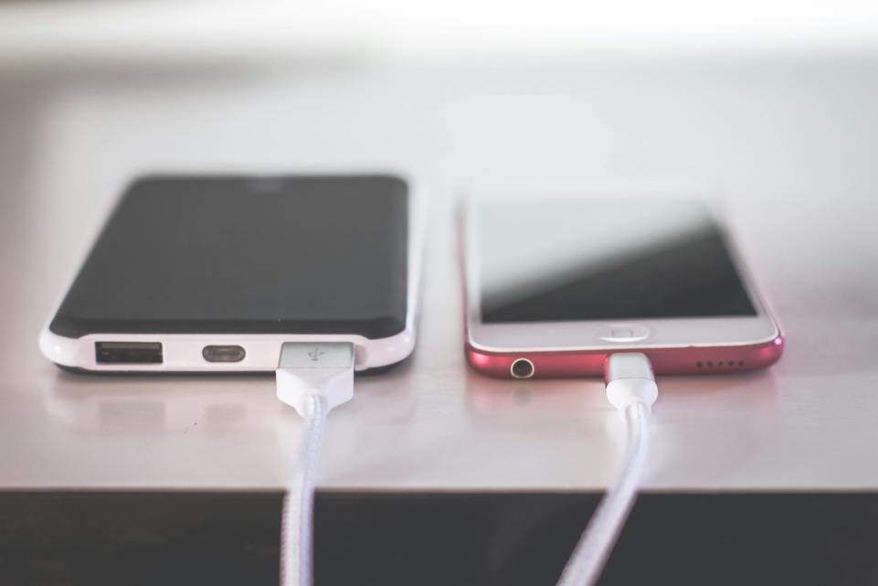 Portable en charge - checklist voyage