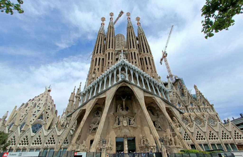 Sagrada Familia Balade à Barcelone après une escale à Arénys de Mar, voyage en famille et découverte urbaine autrement