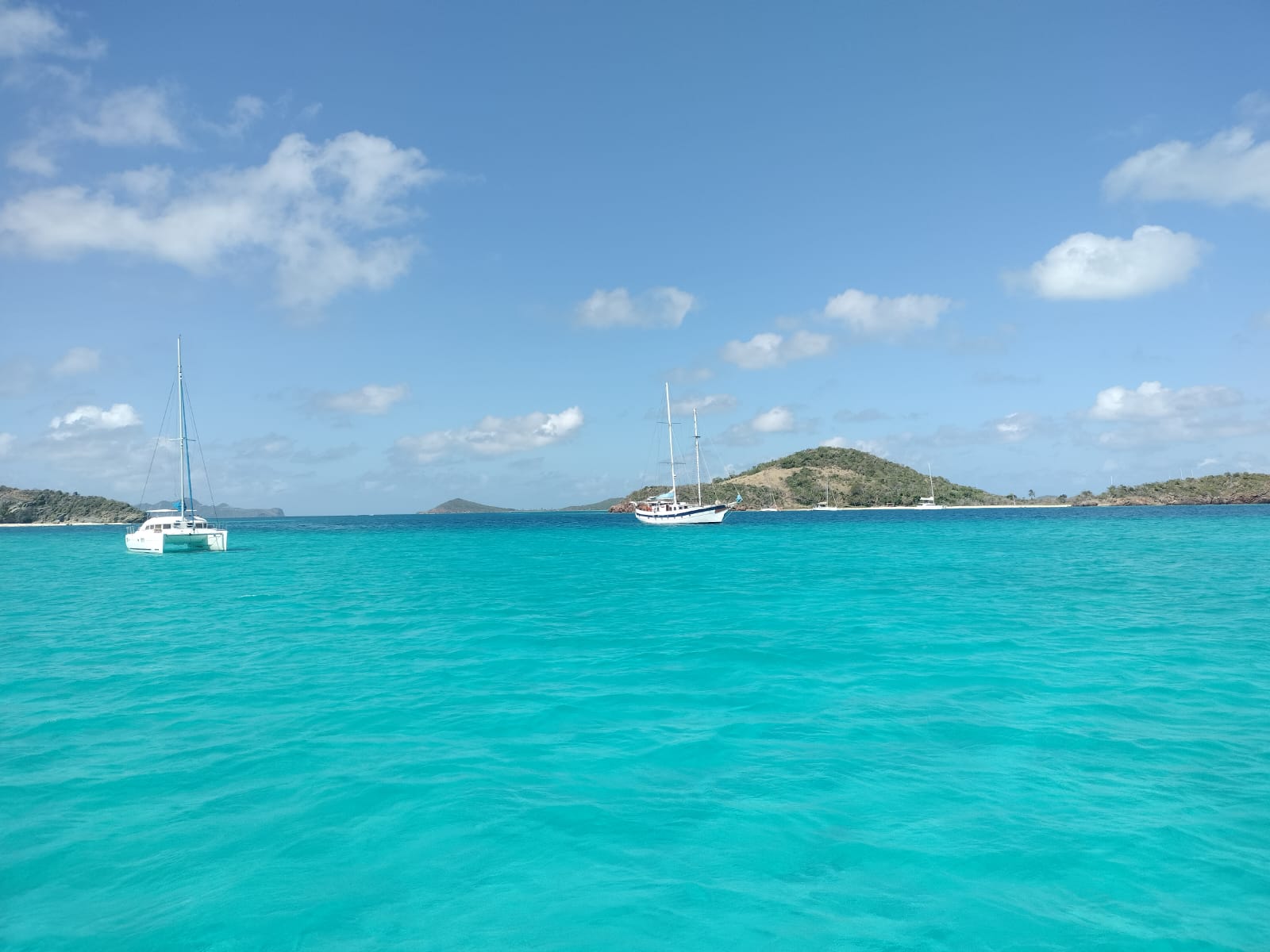 Eau translucide des Tobago Cays, mes lieux inspirant ma créativité en voyage