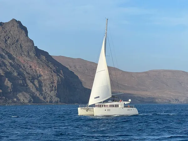 Catamaran à la voile - catégorie